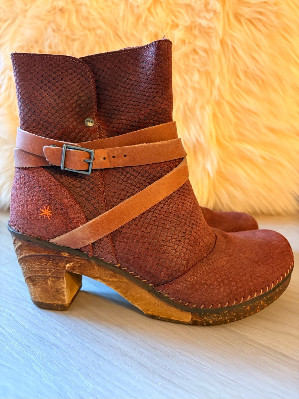 ART Red-Brown Suede 3” heel booties - Picture 2 of 7